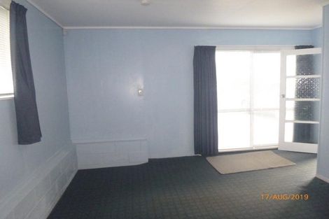 Photo of property in 2 Nielsen Place, Massey, Auckland, 0614