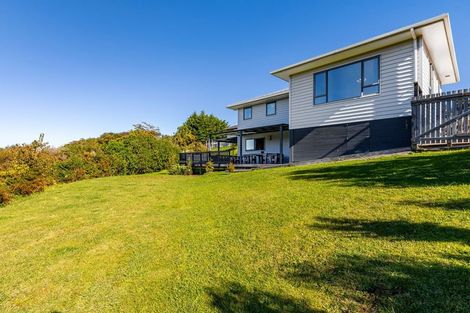 Photo of property in 21 Mcewen Crescent, Riverstone Terraces, Upper Hutt, 5018