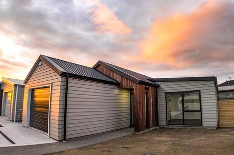 Photo of property in 8 Koru Loop, Paraparaumu, 5032