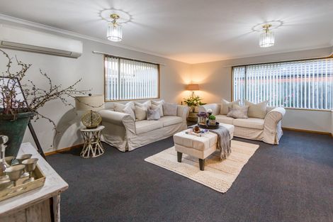 Photo of property in 15 Showgate Avenue, Sockburn, Christchurch, 8042