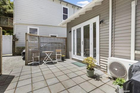 Photo of property in 124 Glenmore Street, Northland, Wellington, 6012