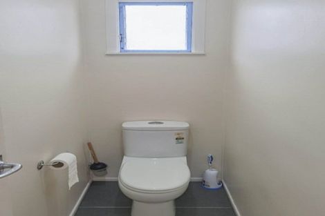 Photo of property in 26 Sovereign Place, Glenfield, Auckland, 0629