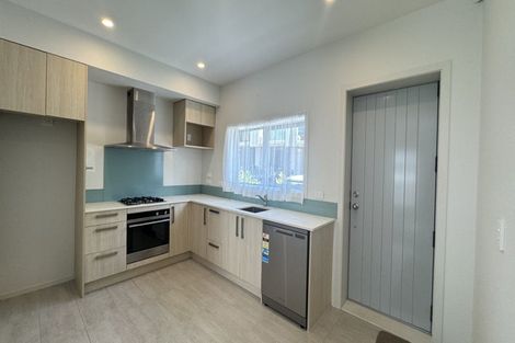 Photo of property in 21 Wharetana Crescent, New Lynn, Auckland, 0600