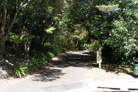 Photo of property in 28 Valley Road, Northcote, Auckland, 0626