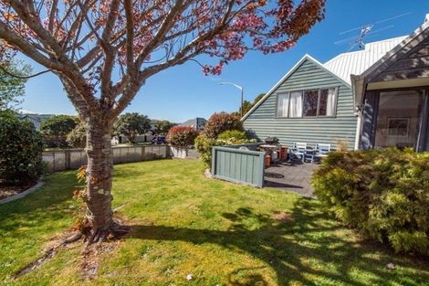 Photo of property in 146 Westchester Drive, Churton Park, Wellington, 6037