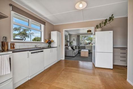 Photo of property in 33 Turakina Street, Merrilands, New Plymouth, 4312