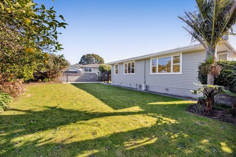 Photo of property in 211 Frankley Road, Frankleigh Park, New Plymouth, 4310