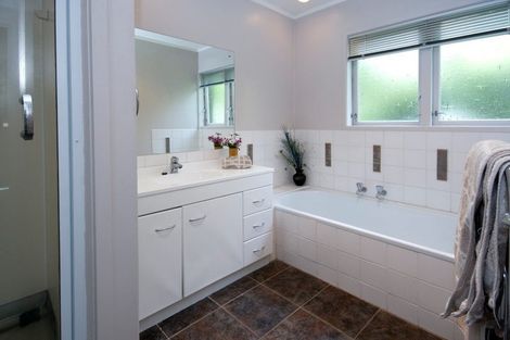 Photo of property in 4 Nassau Court, Half Moon Bay, Auckland, 2012