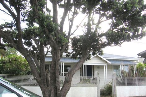 Photo of property in 10 Inglis Street, Seatoun, Wellington, 6022
