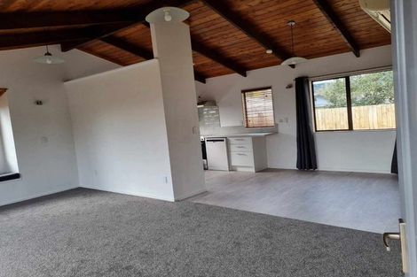 Photo of property in 17 Lee Road, Hannahs Bay, Rotorua, 3010