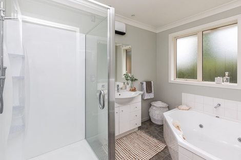 Photo of property in 28 Glen Oaks Drive, Northwood, Christchurch, 8051