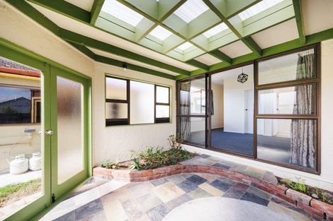 Photo of property in 9 Shamrock Street, Takaro, Palmerston North, 4412