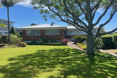 Photo of property in 3 Copperfield Terrace, Mellons Bay, Auckland, 2014