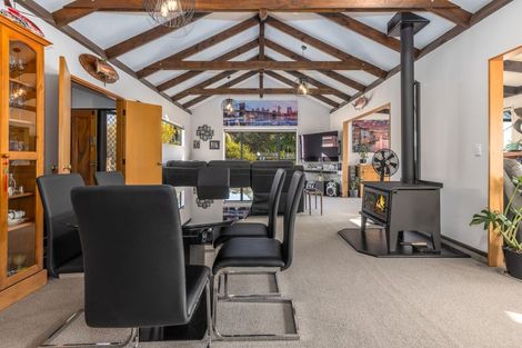 Photo of property in 19 Pehi Kupa Street, Waikanae, 5036