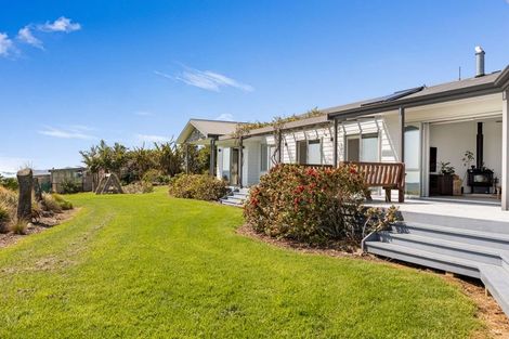 Photo of property in 601 Cable Bay Block Road, Cable Bay, 0420