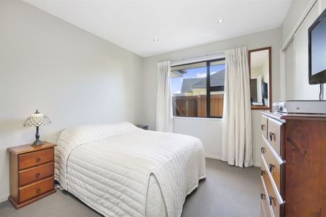 Photo of property in 25 Linkwater Way, Parklands, Christchurch, 8083