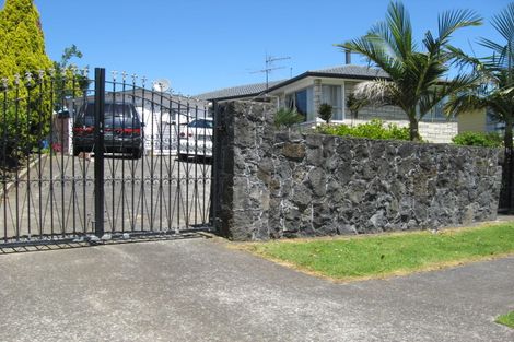 Photo of property in 55 Staverton Crescent, Mangere, Auckland, 2022