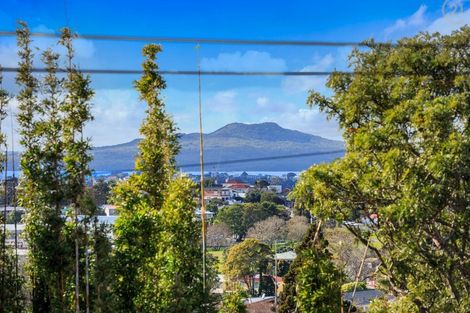Photo of property in 27 Chivalry Road, Glenfield, Auckland, 0629