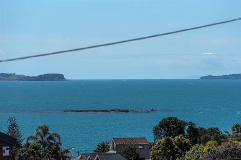 Photo of property in 11a Montgomery Avenue, Rothesay Bay, Auckland, 0630