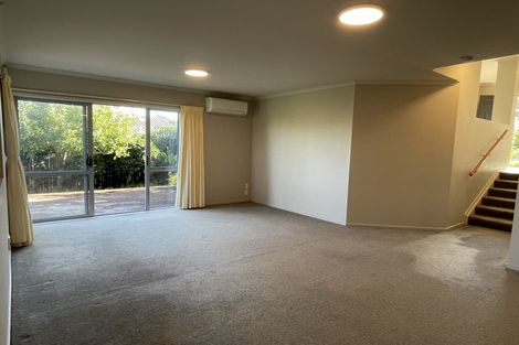 Photo of property in 14 Springtide Place, Red Beach, 0932