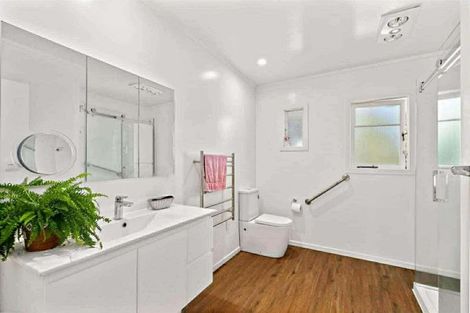 Photo of property in 260 Beach Road, Campbells Bay, Auckland, 0630