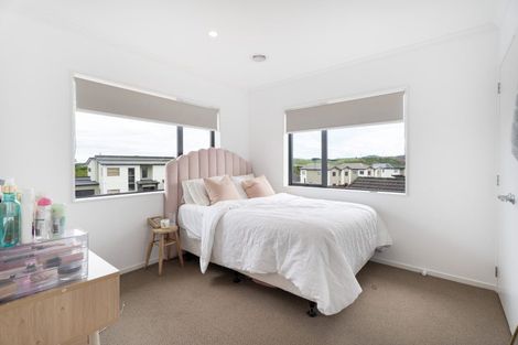 Photo of property in 77 Grenada Drive, Grenada Village, Wellington, 6037