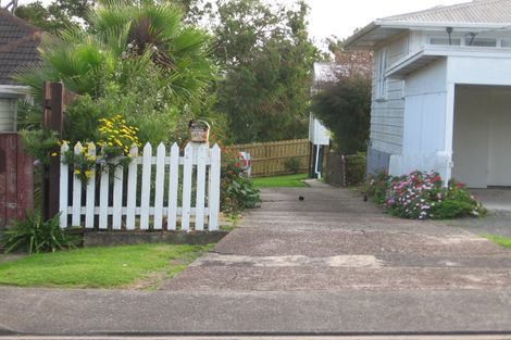 Photo of property in 1/60 Titoki Street, Te Atatu Peninsula, Auckland, 0610