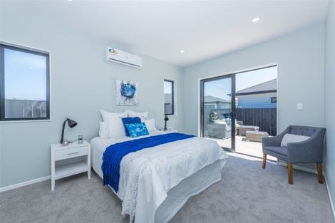Photo of property in 12 Vinistra Road, Kumeu, 0810