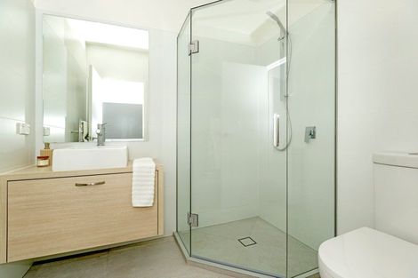 Photo of property in 2/4 Reads Quay, Gisborne, 4010