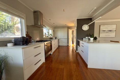 Photo of property in 84 Parr Terrace, Castor Bay, Auckland, 0620