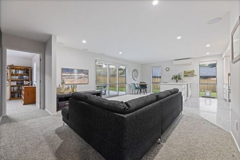 Photo of property in 9 Glendermid Close, Sawyers Bay, Port Chalmers, 9023