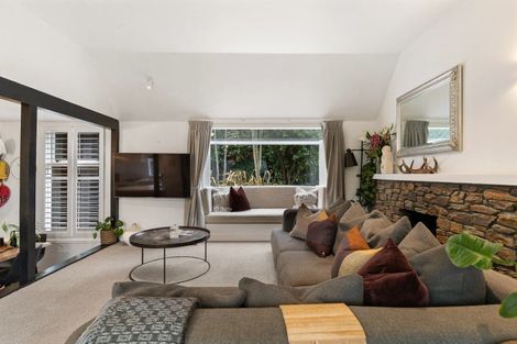 Photo of property in 32 Evergreen Place, Sunshine Bay, Queenstown, 9300