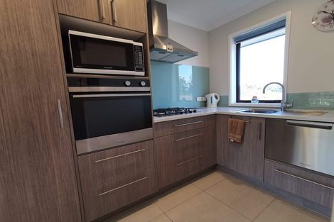 Photo of property in 13 Te Awa Place, Red Beach, 0932