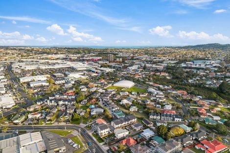 Photo of property in 7/16 Binsted Road, New Lynn, Auckland, 0600