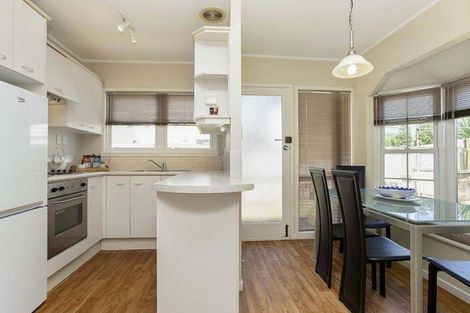 Photo of property in 2/5 Wanaka Place, Pakuranga Heights, Auckland, 2010