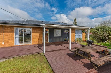 Photo of property in 140 Colwill Road, Massey, Auckland, 0614