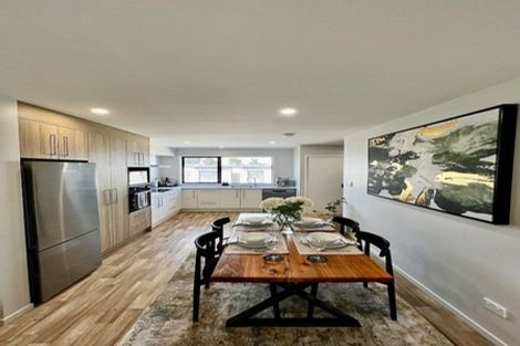 Photo of property in 2 Mikoikoi Crescent, Mangere Bridge, Auckland, 2022