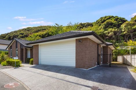 Photo of property in 34 Mooring Close, Whitby, Porirua, 5024