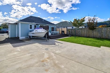 Photo of property in 33 Gibson Crescent, Naenae, Lower Hutt, 5011