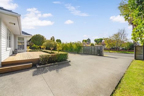 Photo of property in 4 London Street, Te Atatu Peninsula, Auckland, 0610
