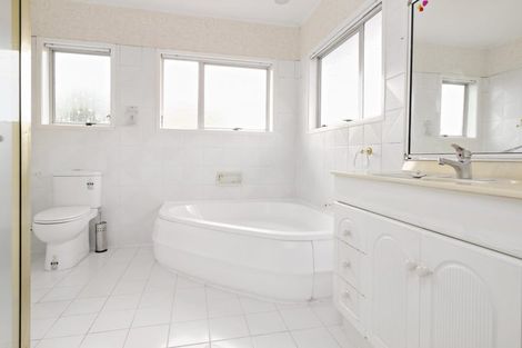 Photo of property in 21 Priestley Drive, Bucklands Beach, Auckland, 2014