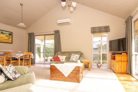 Photo of property in 2 Paul Place, Awapuni, Palmerston North, 4412
