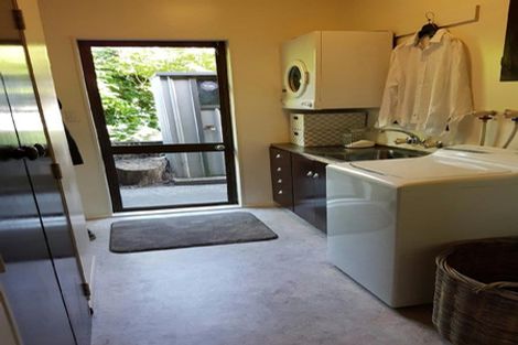 Photo of property in 9 Taurus Place, Kawaha Point, Rotorua, 3010