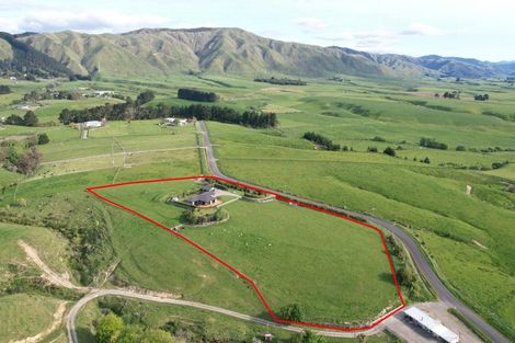 Photo of property in 67 Albert Road, Tokomaru, Palmerston North, 4474