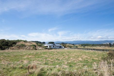 Photo of property in 118 Strathnaver Drive, Waikawa Beach, Levin, 5573