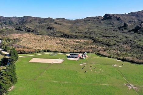 Photo of property in 102 Wharariki Road, Puponga, Collingwood, 7073