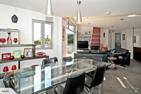 Photo of property in 126 Creswick Terrace, Northland, Wellington, 6012