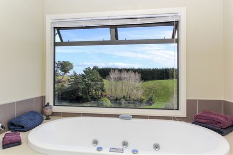 Photo of property in 354 Henwood Road, Hillsborough, New Plymouth, 4372