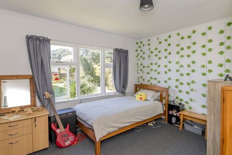 Photo of property in 15 Mahoe Street, Otaki Beach, Otaki, 5512