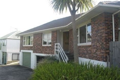 Photo of property in 1/66 Pupuke Road, Hillcrest, Auckland, 0627